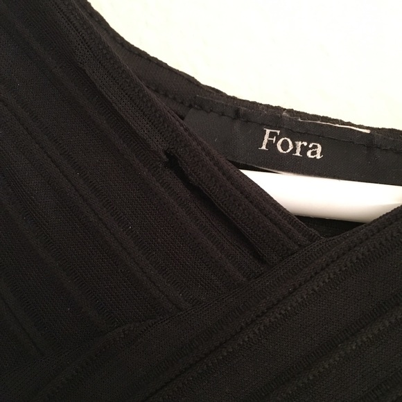 ANGL Black Criss-Cross Crop Top (XS) - Picture 4 of 4